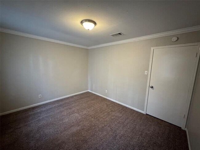 Building Photo - 16511 Courtland Cir