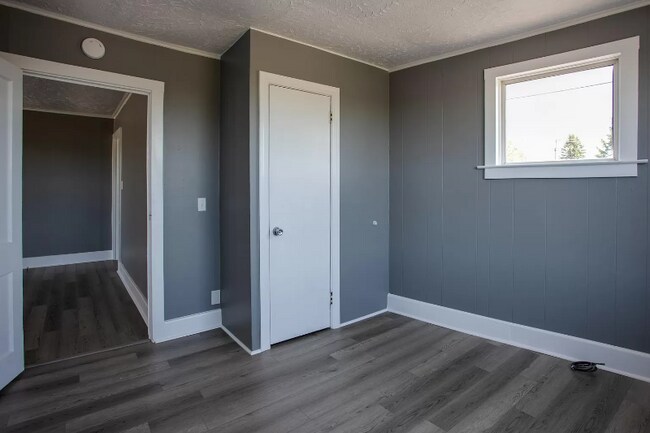 Building Photo - 3581 Robert C Byrd Dr