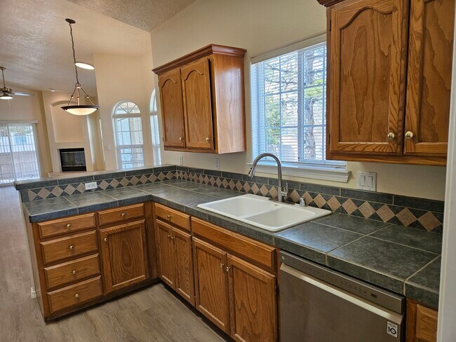 Building Photo - 8543 Murrelet Dr NE