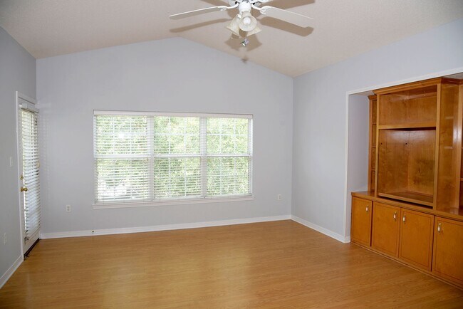 Building Photo - Rare 3 Bedroom Condo in Niceville!
