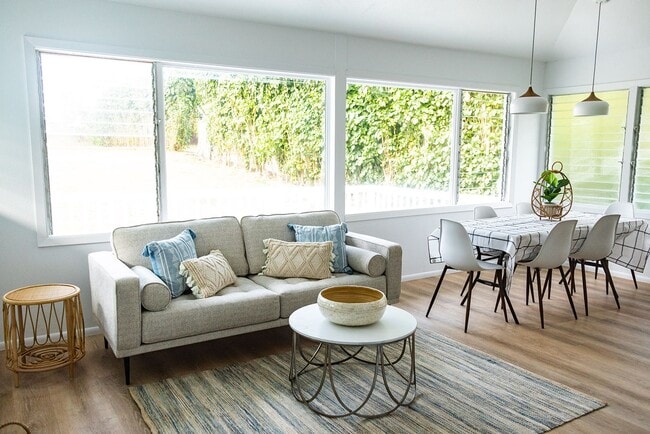 Building Photo - Oceanfront Malaekahana 3 bed / 2 bath Renovated Home
