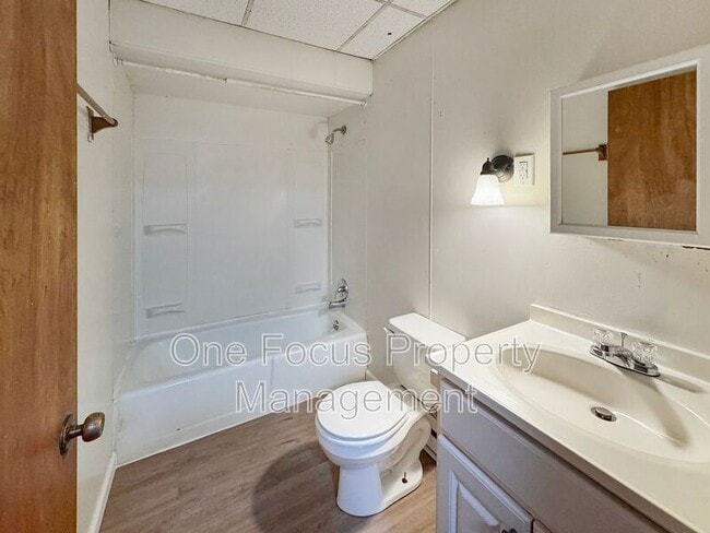 Building Photo - 756 Naylor Ave