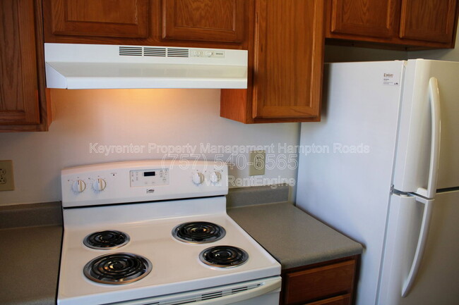 Building Photo - 1 Peachtree Ct