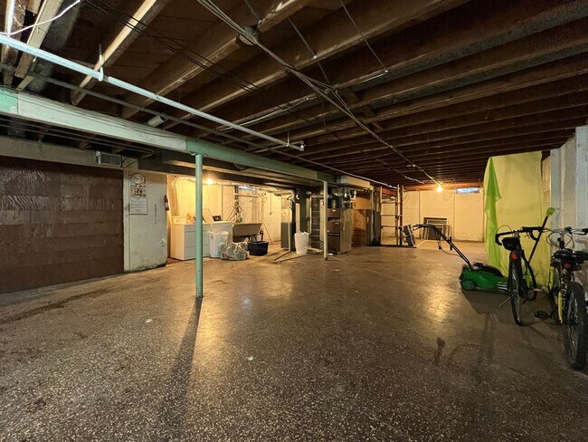 Building Photo - 3952 S 43rd St