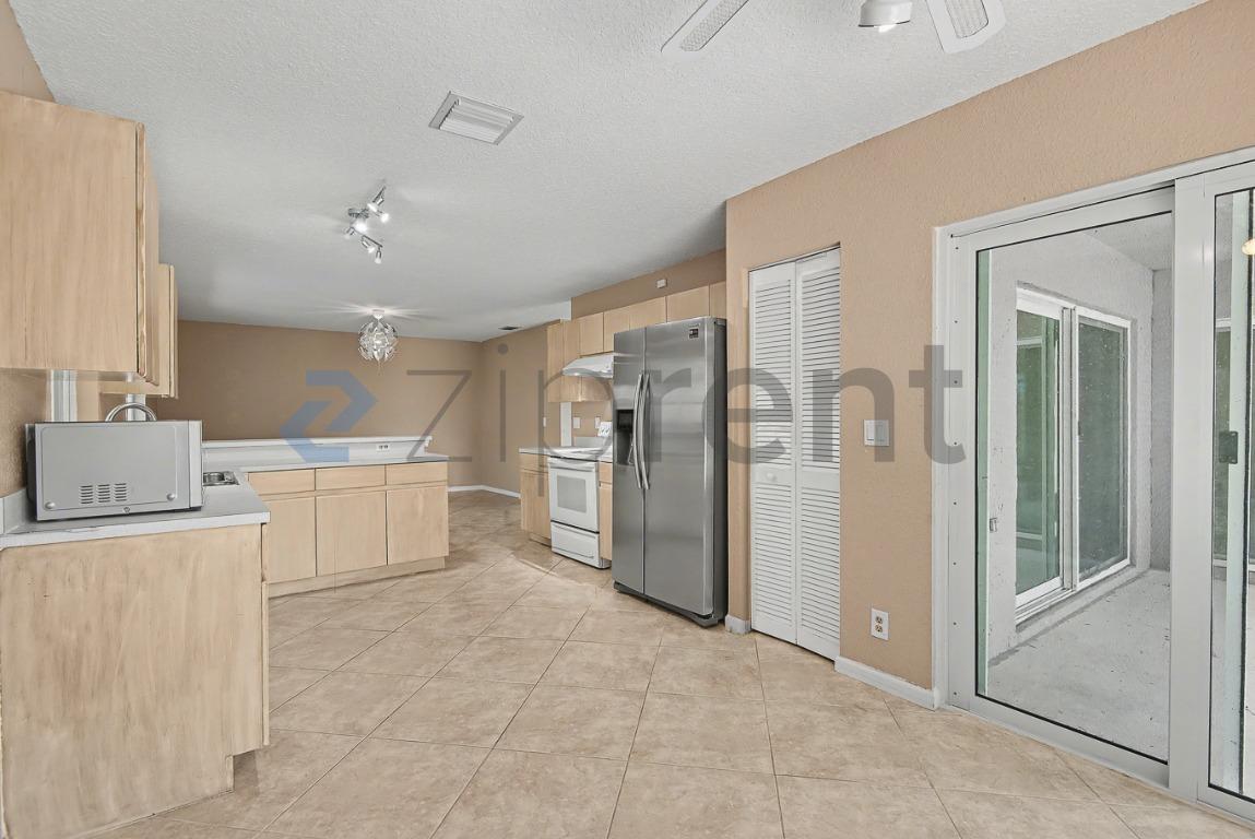 Building Photo - 10271 NW 10th Ct