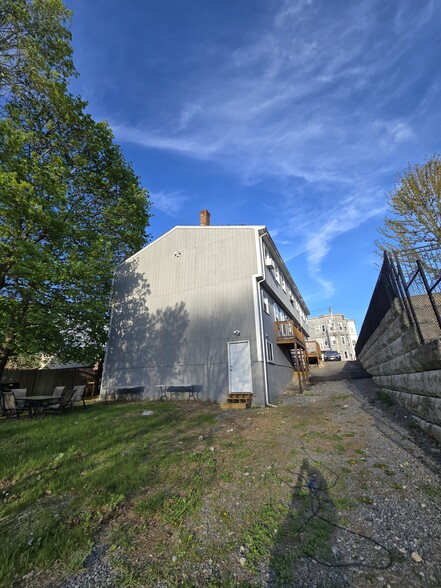 Building Photo - 157 3rd St
