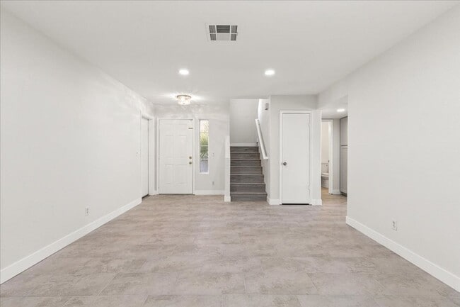 Building Photo - Completely Remodeled Modern 3 Bedroom Prop...