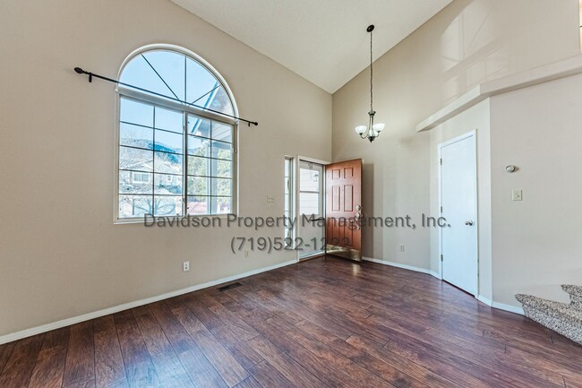 Building Photo - Stunning 5-Bedroom House in Rockrimmon