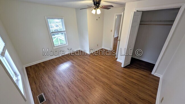 Building Photo - Cared for Home Includes Washer/Dryer