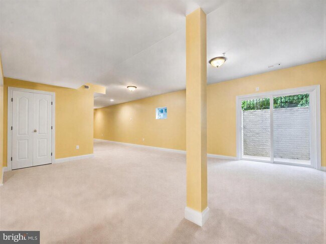 Building Photo - 23017 Holloway Ct