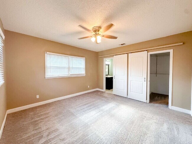 Building Photo - Large 3/2 in Tech Terrace