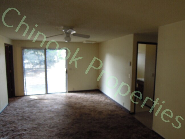 Building Photo - Charming 4 Bedroom Home in Cal Young Neighborhood
