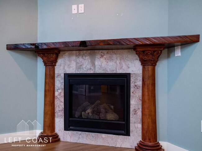 Building Photo - 5371 NE Wave Ln