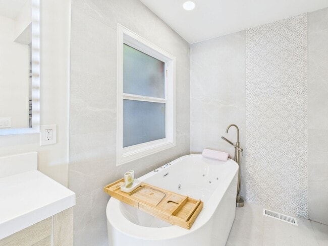 Building Photo - 3325 Brunell Dr