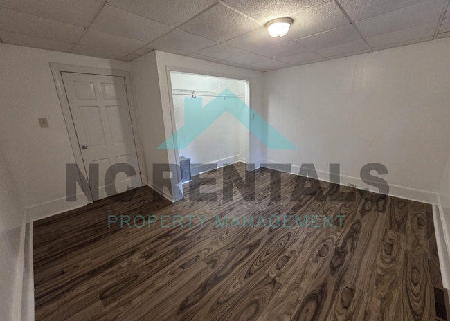 Building Photo - 721 Davis St