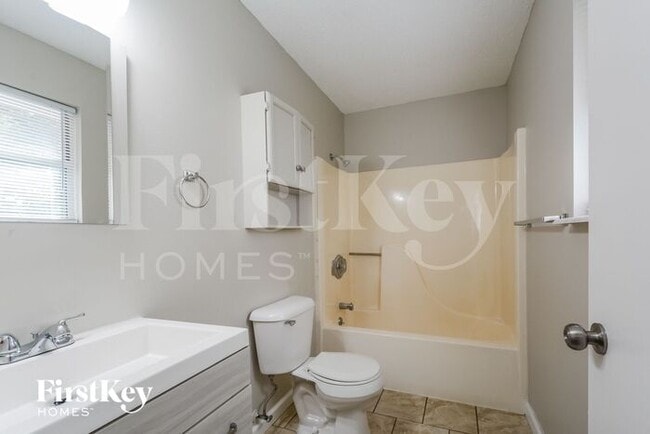 Building Photo - 2134 Willow Trace Dr