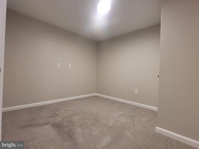 Building Photo - 216 Monticello Square