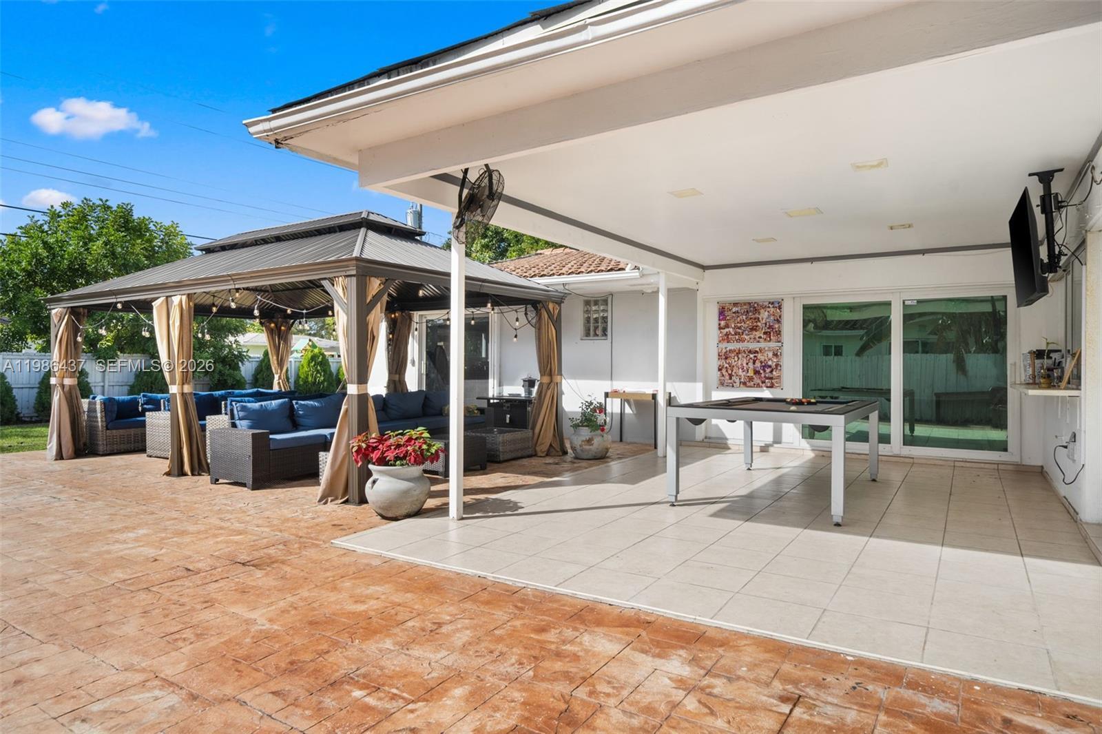 Building Photo - 4306 Johnson St