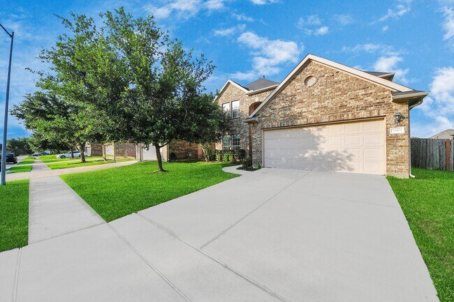 Building Photo - 24503 Hikers Bend Dr