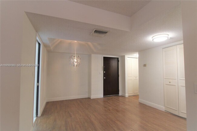 Building Photo - 3690 Inverrary Dr