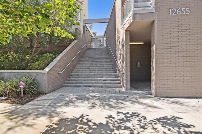 Building Photo - 12655 Bluff Creek Dr