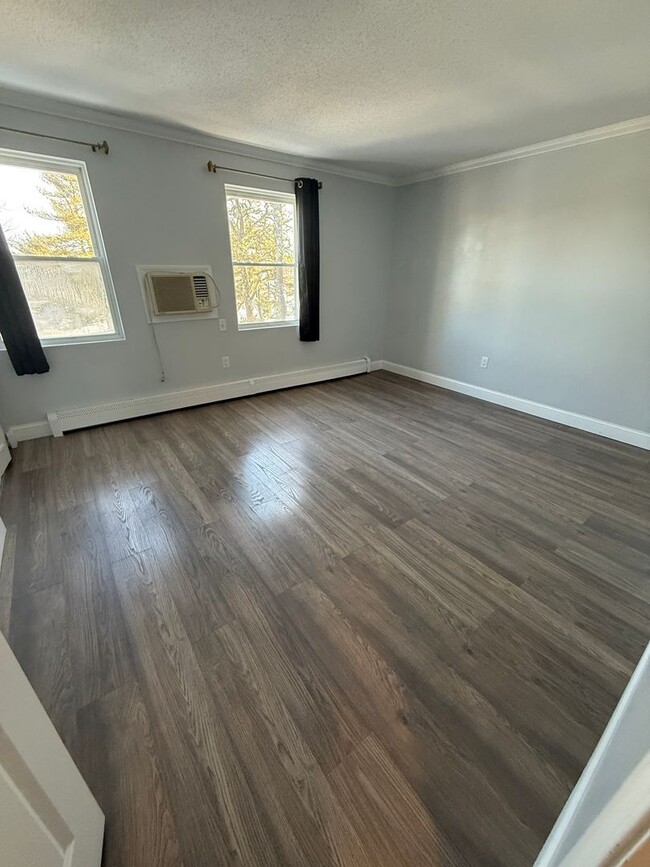 Building Photo - Two Bedroom Towhouse Condo Falmouth