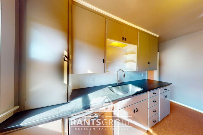Building Photo - 2-Bedroom Home with Basement on a Spacious...