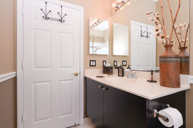 Building Photo - 329 NW Treeline Trce