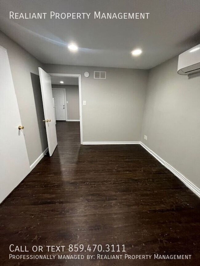 Building Photo - 208 Lakeshore Dr