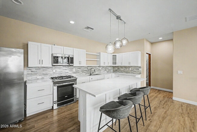 Building Photo - 2311 E Colter St