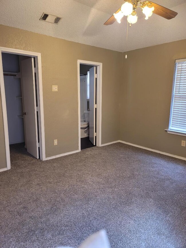 Master Bedroom with walk in closet - 706 McAnear St