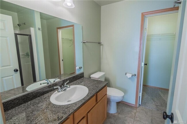 Building Photo - Spacious 2 Bed 2.5 Bath Townhome with Attached Garage in Cle Elum