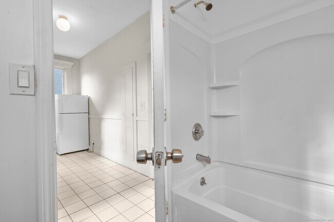 Building Photo - 113 E Main St