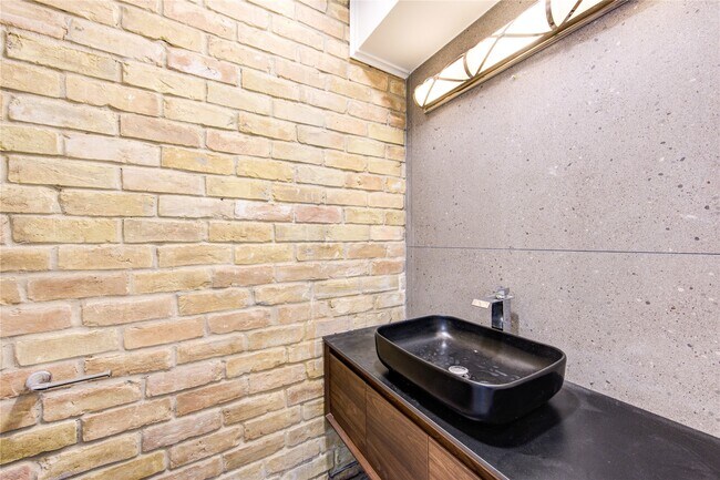 Building Photo - 7612 Olympia Dr