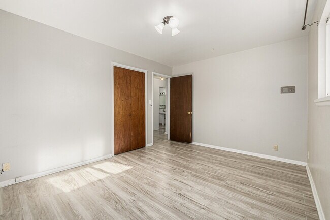 Building Photo - Great 3 Bed 3 Bath Hilltop Home for rent.