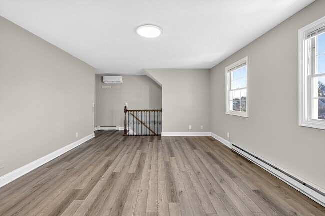 Building Photo - Studio in Newark Showing Saturday 1/31 9:30am-9:45am