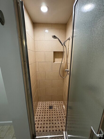 Building Photo - 509 44th Ave