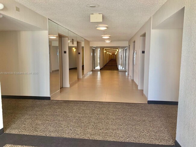 Building Photo - 100 Bayview Dr