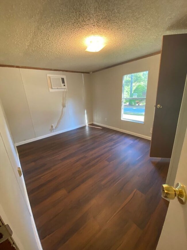 Building Photo - Mobile Home-Dacula Ga