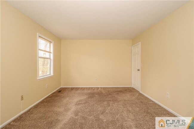 Building Photo - 18 Snowflake Ln