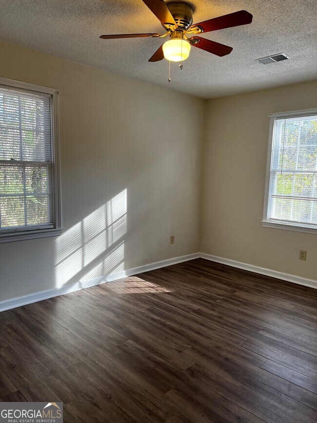 Building Photo - 420 N Elizabeth Ln