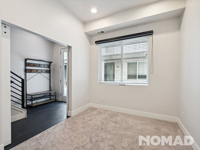 Building Photo - 3039 W 19th Ave