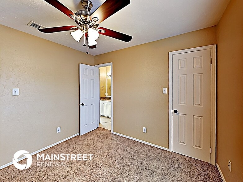 Building Photo - 2425 Sutton Dr