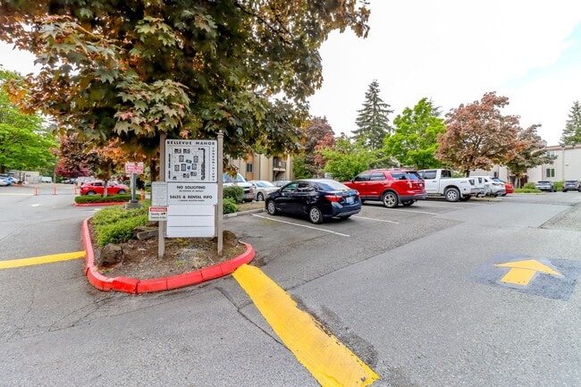 Building Photo - Bellevue Manor Condo, Great Location acros...