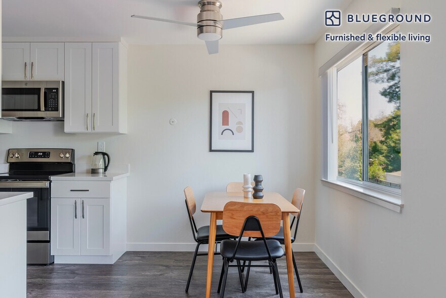 Building Photo - 2721 Midtown Ct