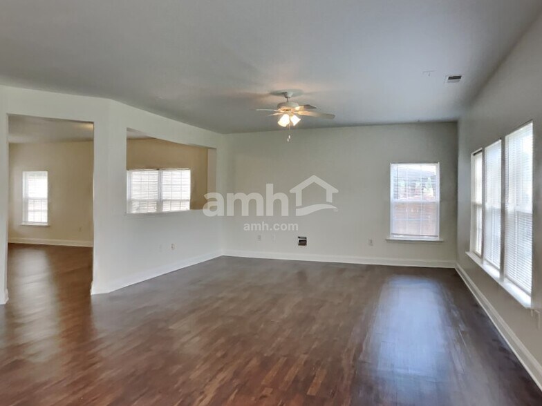 Building Photo - 318 Lameshur Ln