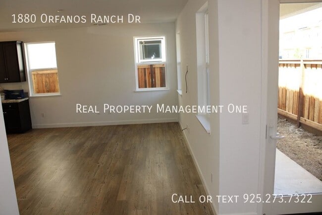 Building Photo - Brand New 4 Bed/3 Bath Home in Perfect Bre...