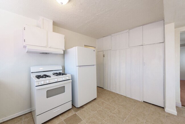 Building Photo - 1176 2nd Ave
