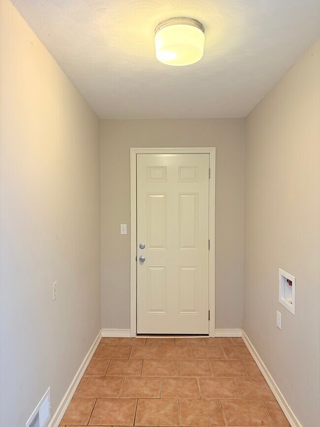 Building Photo - 2729 Utah Dr