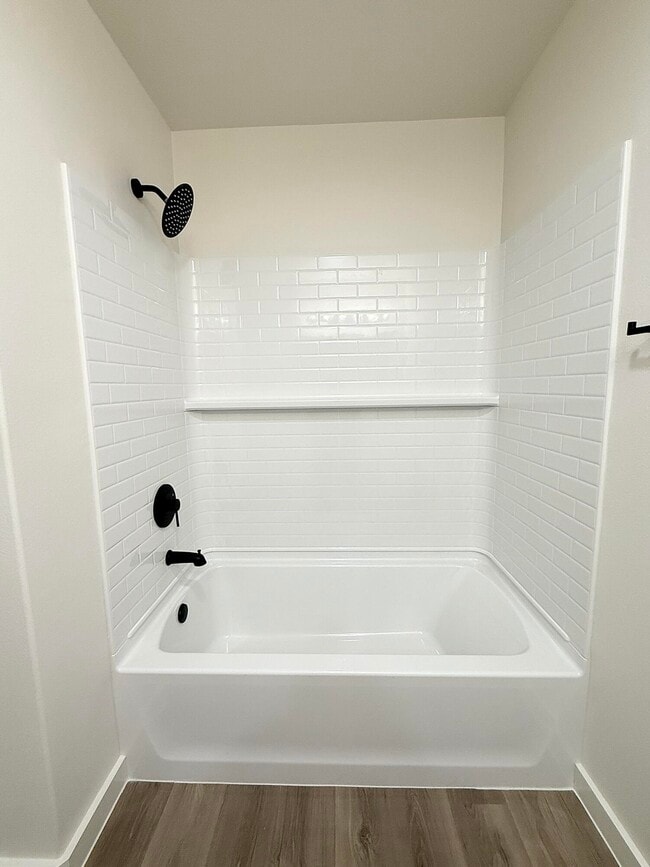 Building Photo - 2501 Kenwood Ave